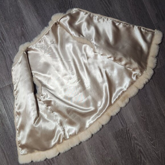 Super soft & comfy Y2K Bratz style light tan cream faux fur vest with zipper - Picture 6 of 13
